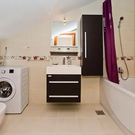 Comfortable Oasis Perfect For 2 Хвар